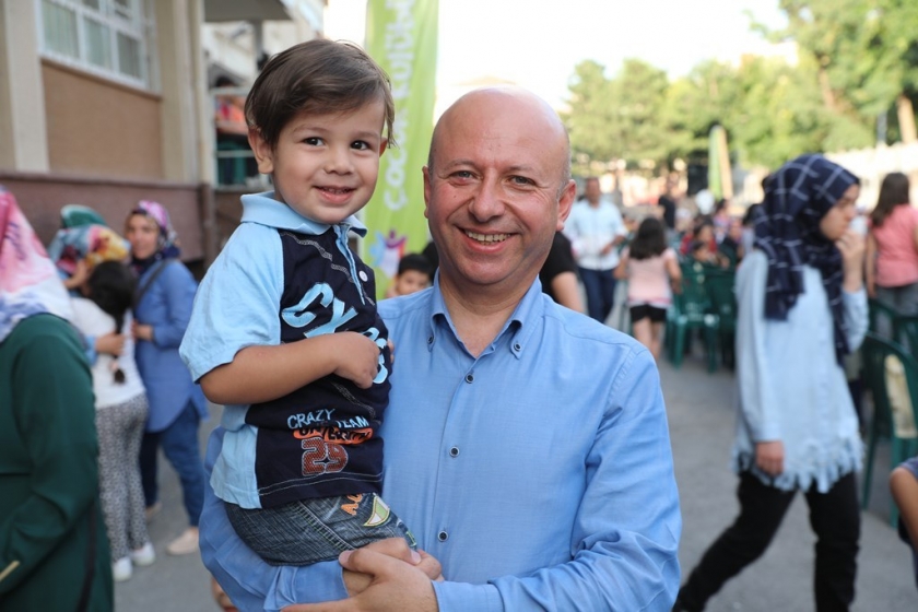 KOCASİNAN’LI ÇOCUKLAR, SOKAK OYUNLARI İLE GÖNÜLLERİNCE EĞLENİYOR
