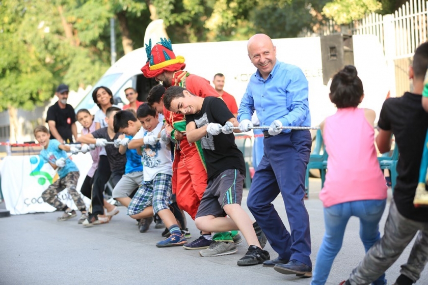KOCASİNAN’LI ÇOCUKLAR, SOKAK OYUNLARI İLE GÖNÜLLERİNCE EĞLENİYOR