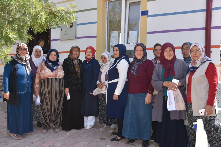 FATMA ÇOLAKBAYRAKDAR, ELMALI VE BAYRAMHACI MAHALLELERİ’Nİ ZİYARET ETTİ
