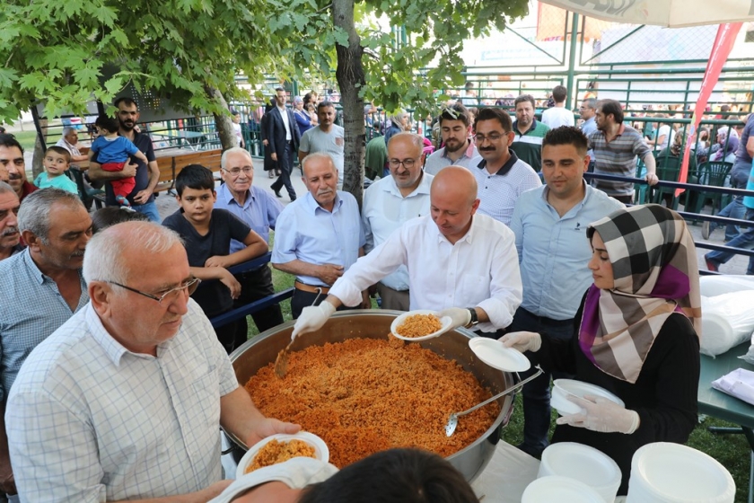BAŞKAN ÇOLAKBAYRAKDAR, “7’DEN 70’E HERKESE HİZMET SUNABİLME ŞUURU İLE HİZMET EDİYORUZ”