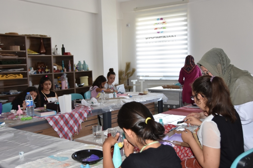 KOCASİNANLI ÇOCUKLARDAN AİLE BÜTÇESİNE KATKI