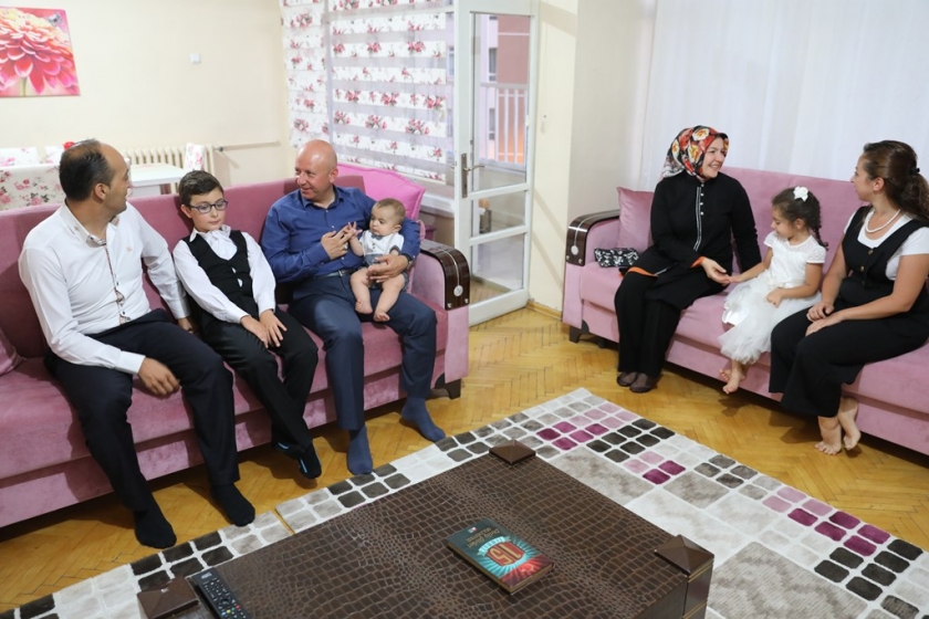 BAŞKAN ÇOLAKBAYRAKDAR, “YAPTIĞIMIZ HİZMETLERLE GÖNÜL BAĞI KURUYORUZ”