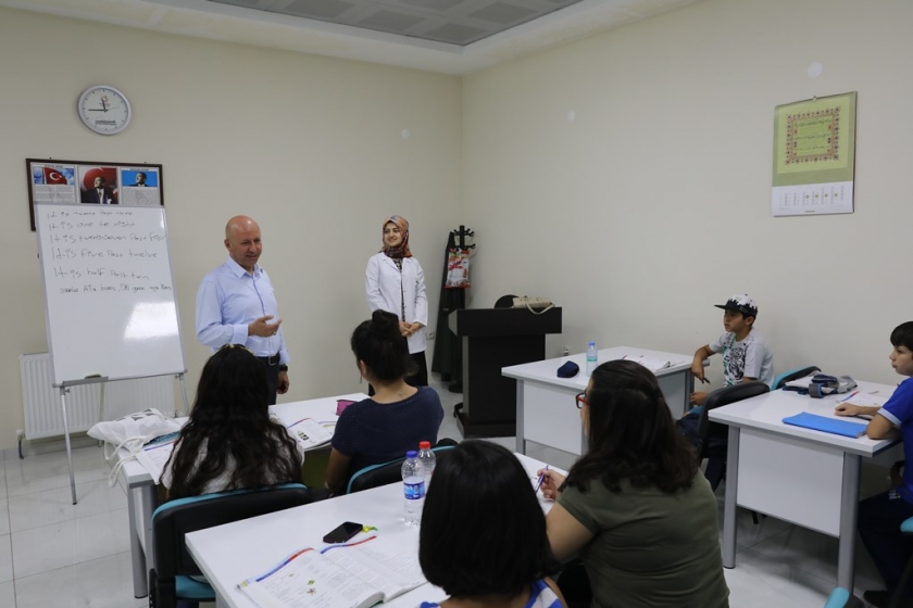 BAŞKAN ÇOLAKBAYRAKDAR, KOCASİNAN AKADEMİ’DE GENÇLERLE BİRLİKTE