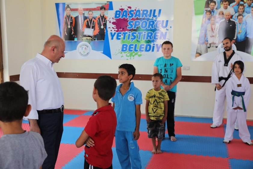 BAŞKAN ÇOLAKBAYRAKDAR, MİNİK SPORCULARLA BİR ARAYA GELDİ