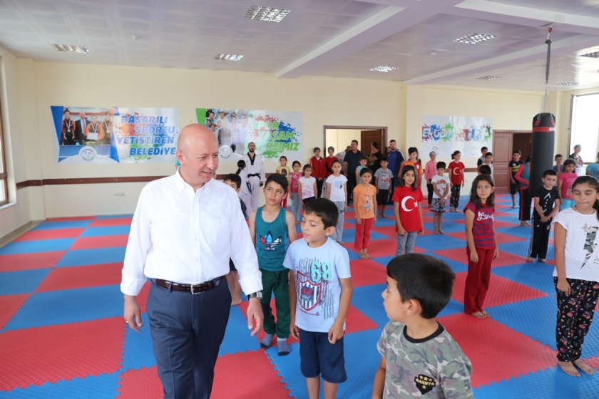 BAŞKAN ÇOLAKBAYRAKDAR, MİNİK SPORCULARLA BİR ARAYA GELDİ
