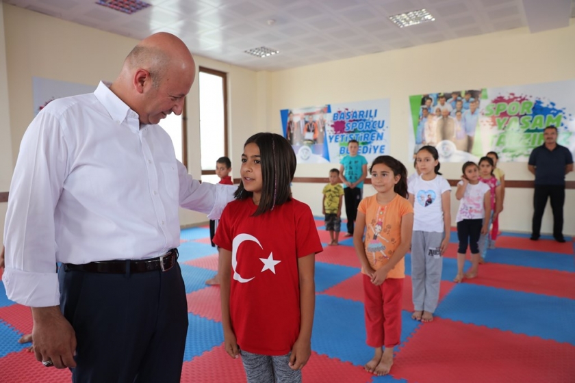 BAŞKAN ÇOLAKBAYRAKDAR, MİNİK SPORCULARLA BİR ARAYA GELDİ