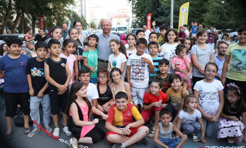 BAŞKAN ÇOLAKBAYRAKDAR, “KAYSERİ’NİN SOSYAL HAYATINI RENKLENDİRİYORUZ”