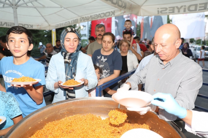 BAŞKAN ÇOLAKBAYRAKDAR, “KAYSERİ’NİN SOSYAL HAYATINI RENKLENDİRİYORUZ”