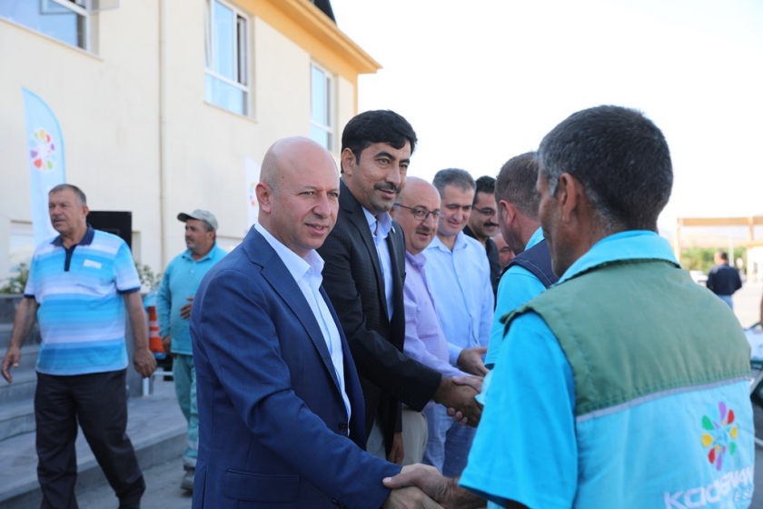 BAŞKAN ÇOLAKBAYRAKDAR, SAHA ÇALIŞANLARIYLA BAYRAMLAŞTI