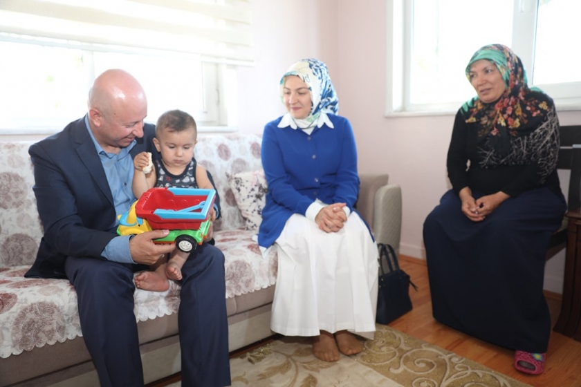 ÇOLAKBAYRAKDAR ÇİFTİ, KURBAN BAYRAMINI VATANDAŞLARLA GEÇİRDİ
