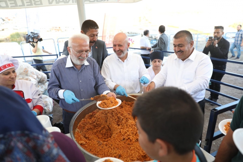 BAŞKAN ÇOLAKBAYRAKDAR, YEMLİHA’DA MÜJDELİ HABERLER VERDİ