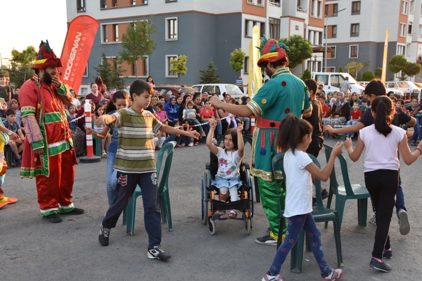 KOCASİNAN, MUTLU ETMEK İÇİN ENGEL TANIMIYOR