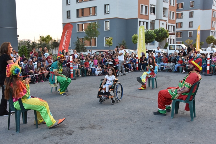 KOCASİNAN, MUTLU ETMEK İÇİN ENGEL TANIMIYOR