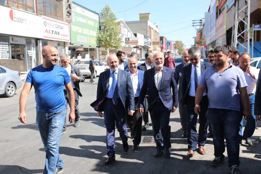 KOCASİNAN’DA BEREKETİN VE BOLLUĞUN SİMGESİ AŞURE DAĞITILDI