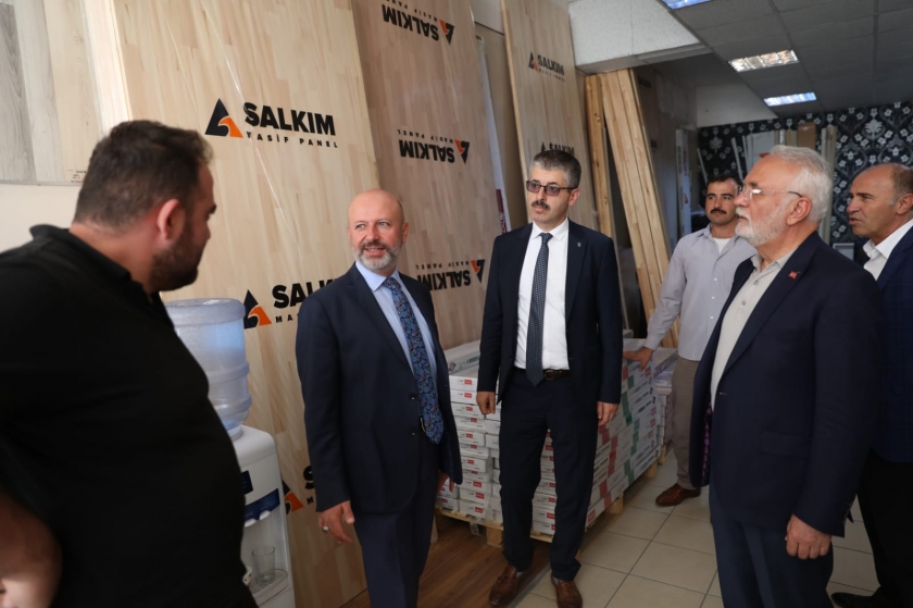 KOCASİNAN’DA BEREKETİN VE BOLLUĞUN SİMGESİ AŞURE DAĞITILDI