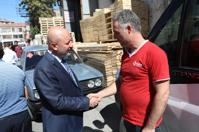 KOCASİNAN’DA BEREKETİN VE BOLLUĞUN SİMGESİ AŞURE DAĞITILDI