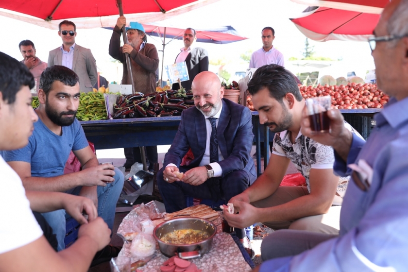 MUTLU İNSANLARIN İLÇESİ KOCASİNAN’DA, BAŞKAN İLE ESNAF EL ELE