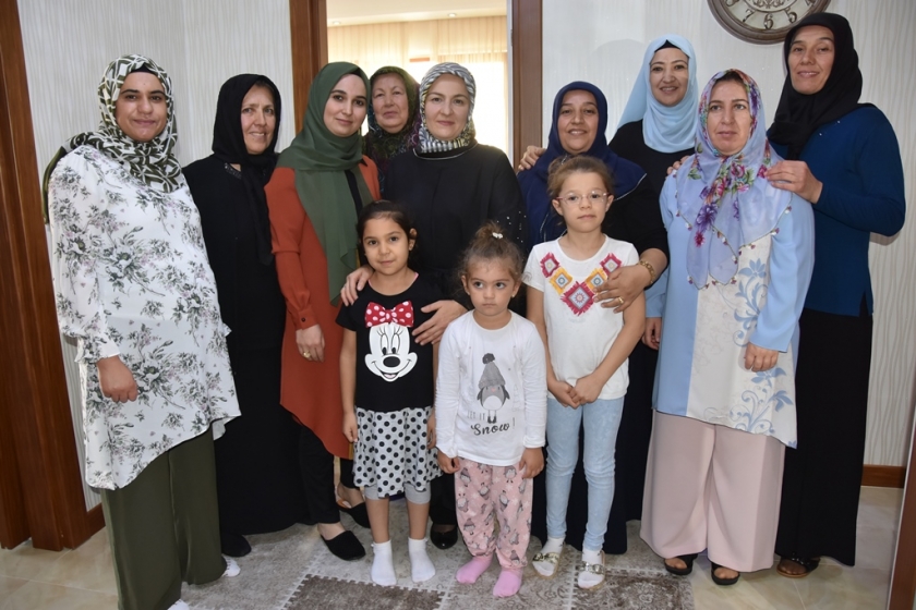 KOCASİNANDA HİZMET İÇİN KADIN DAYANIŞMASI