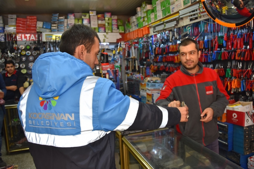 KOCASİNAN BELEDİYE PERSONELİNDEN YİNE ÖRNEK DAVRANIŞ