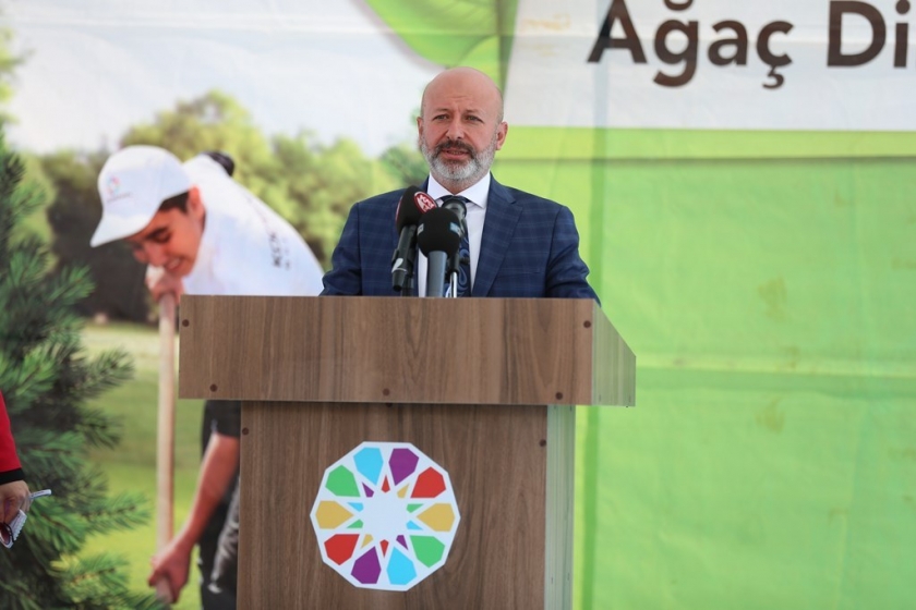 KOCASİNAN’DA ANNELER VE KIZLARI AĞAÇ DİKTİ