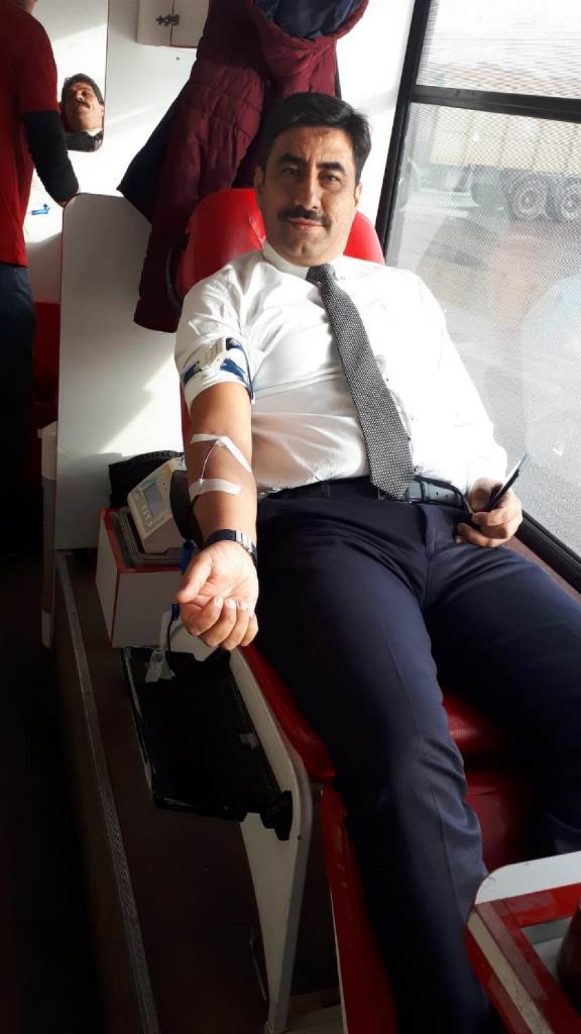 KOCASİNAN BELEDİYESİ’NİN PERSONELİ KIZILAY’A KAN BAĞIŞLADI