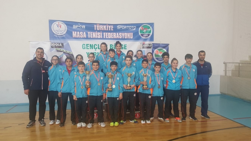 KOCASİNAN’IN MASA TENİSİ TAKIMLARI TURNUVAYA DAMGA VURDU
