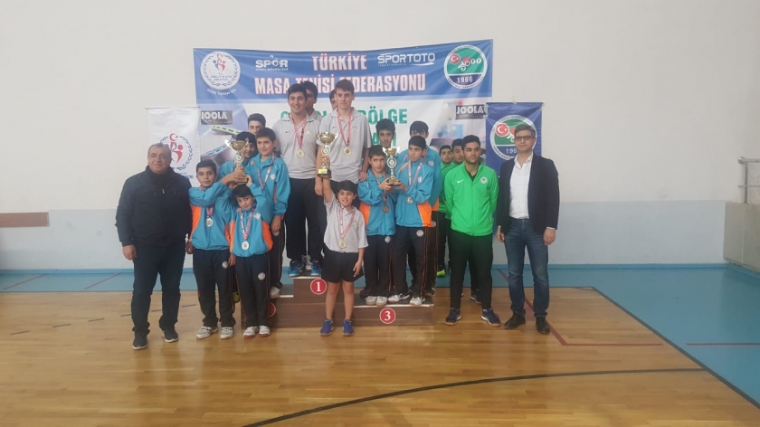 KOCASİNAN’IN MASA TENİSİ TAKIMLARI TURNUVAYA DAMGA VURDU