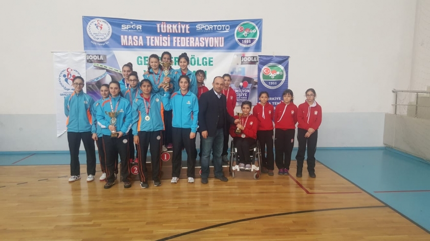 KOCASİNAN’IN MASA TENİSİ TAKIMLARI TURNUVAYA DAMGA VURDU