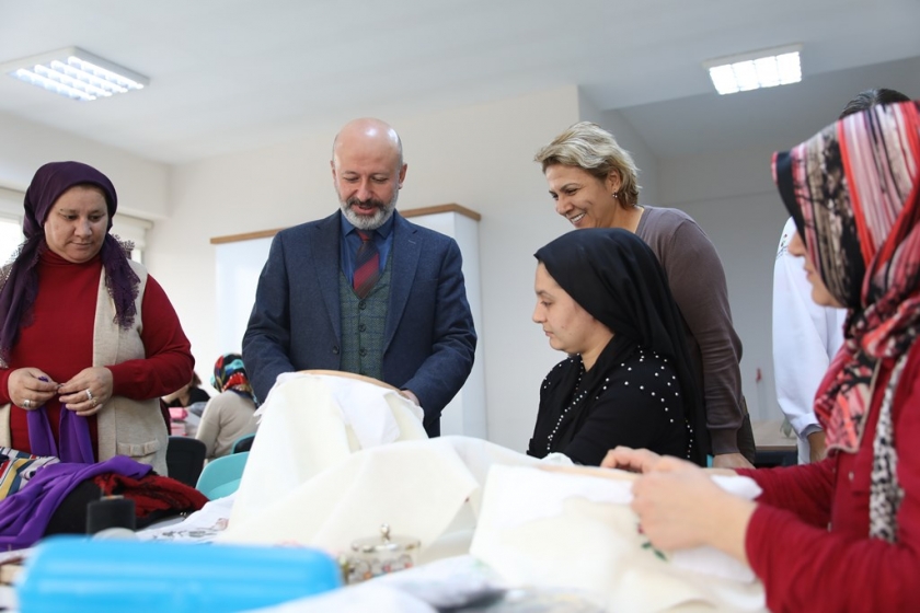 KOCASİNAN AKADEMİ’NİN KURSİYERLERİ EKONOMİYE KATKI SAĞLIYOR