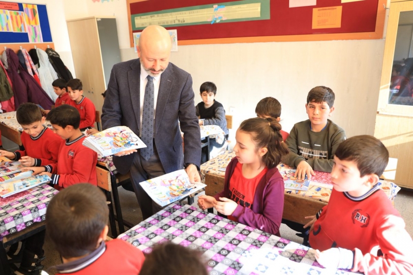 KOCASİNAN’DA İL PROTOKOLÜ, ÖĞRENCİLERİN KARNE HEYECANINI PAYLAŞTI