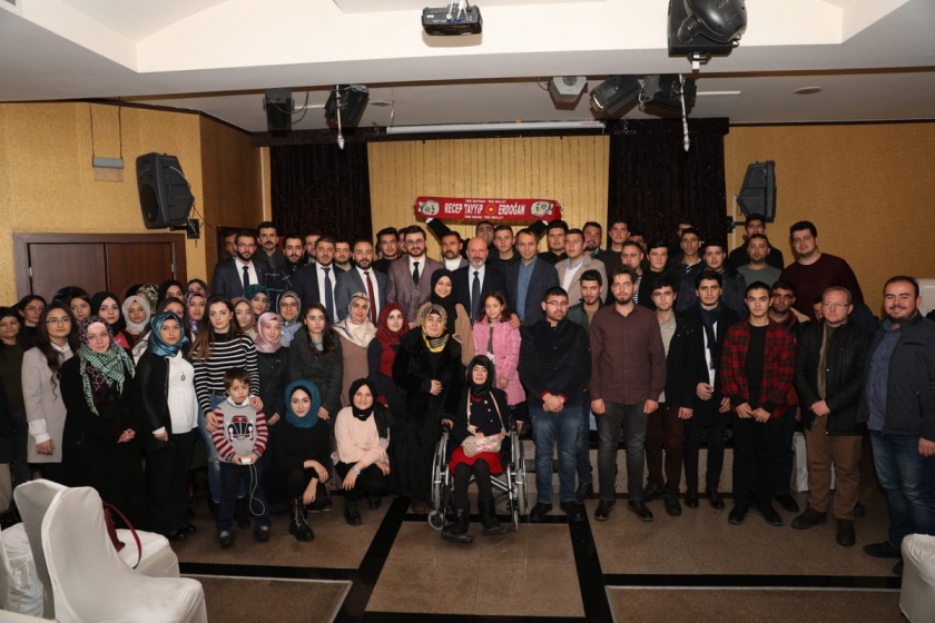 BAŞKAN ÇOLAKBAYRAKDAR GENÇLERLE BULUŞTU