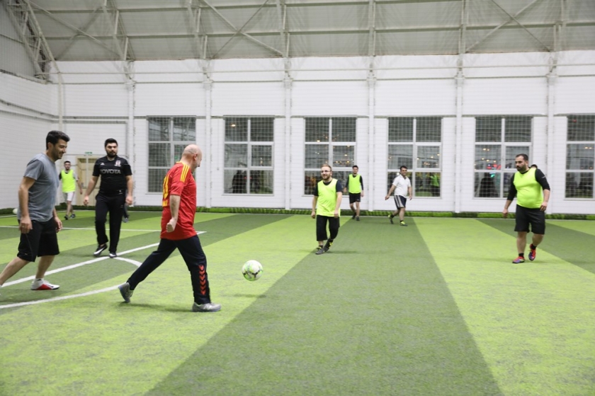 BAŞKAN ÇOLAKBAYRAKDAR HALI SAHADA TER DÖKTÜ