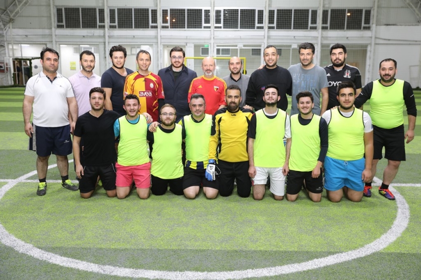 BAŞKAN ÇOLAKBAYRAKDAR HALI SAHADA TER DÖKTÜ