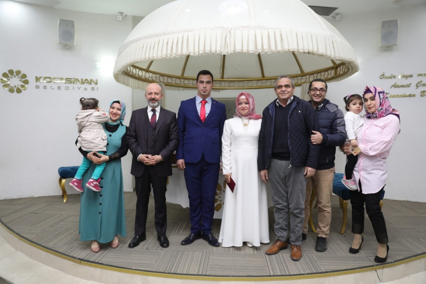 KOCASİNAN’DA BİR GÜNDE 25 ÇİFT MUTLU YUVALARIN TEMELİNİ ATTI