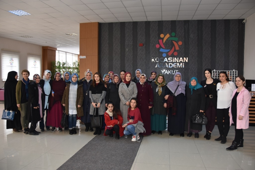 FATMA ÇOLAKBAYRAKDAR ASKER ANNELERİYLE BİRLİKTE