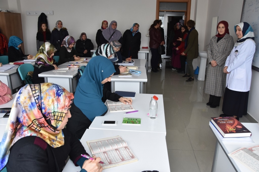 FATMA ÇOLAKBAYRAKDAR ASKER ANNELERİYLE BİRLİKTE