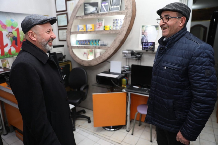 BAŞKAN ÇOLAKBAYRAKDAR ESNAF VE VATANDAŞLARLA KUCAKLAŞTI