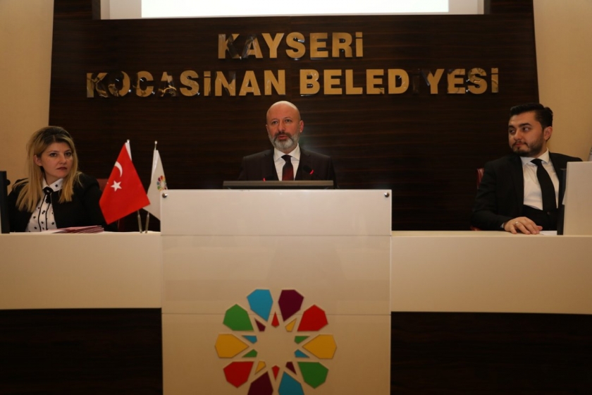 BAŞKAN ÇOLAKBAYRAKDAR’DAN MECLİS ÜYELERİNE PLAKET