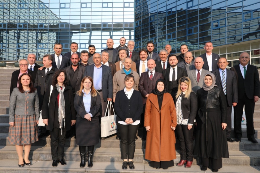 BAŞKAN ÇOLAKBAYRAKDAR’DAN MECLİS ÜYELERİNE PLAKET