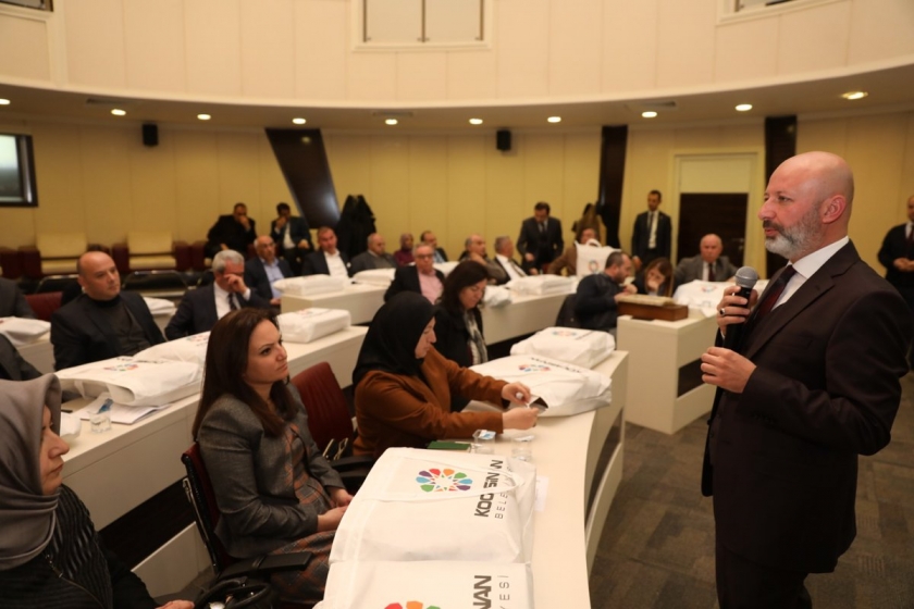 BAŞKAN ÇOLAKBAYRAKDAR’DAN MECLİS ÜYELERİNE PLAKET