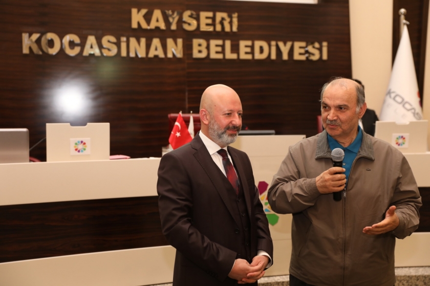 BAŞKAN ÇOLAKBAYRAKDAR’DAN MECLİS ÜYELERİNE PLAKET