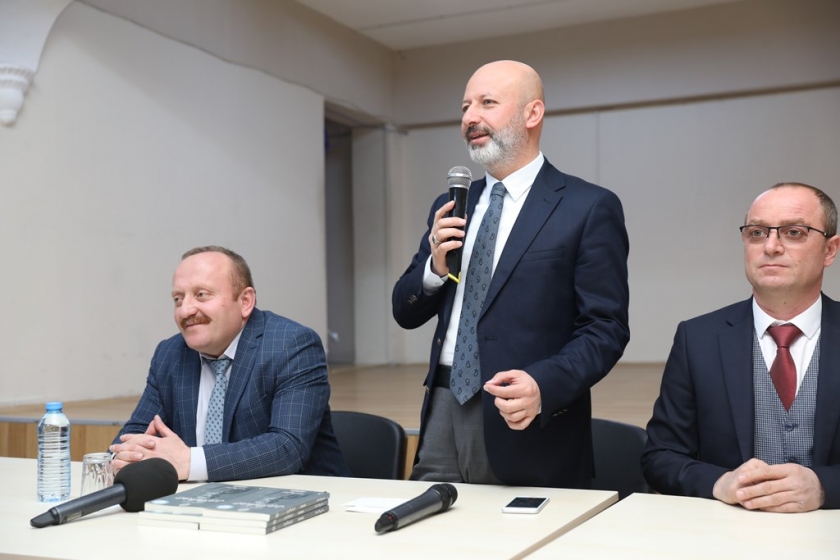 BAŞKAN ÇOLAKBAYRAKDAR, ÖĞRENCİLERE ‘SAFAHAT’ HEDİYE ETTİ
