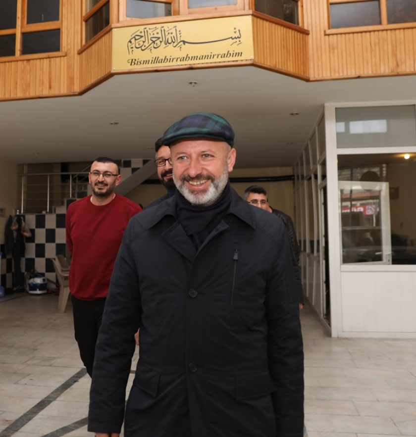 BAŞKAN ÇOLAKBAYRAKDAR, “PROJELERİMİZLE ESNAFIN HİZMET STANDARTLARINI YÜKSELTİYORUZ”
