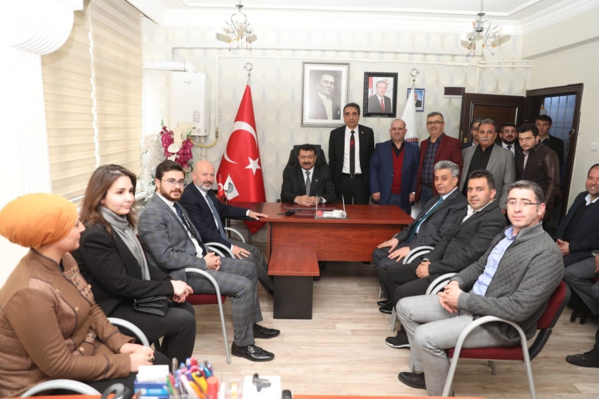BAŞKAN ÇOLAKBAYRAKDAR, “PROJELERİMİZLE ESNAF VE VATANDAŞLARIMIZIN GÖNÜLLERİNE DOKUNUYORUZ”