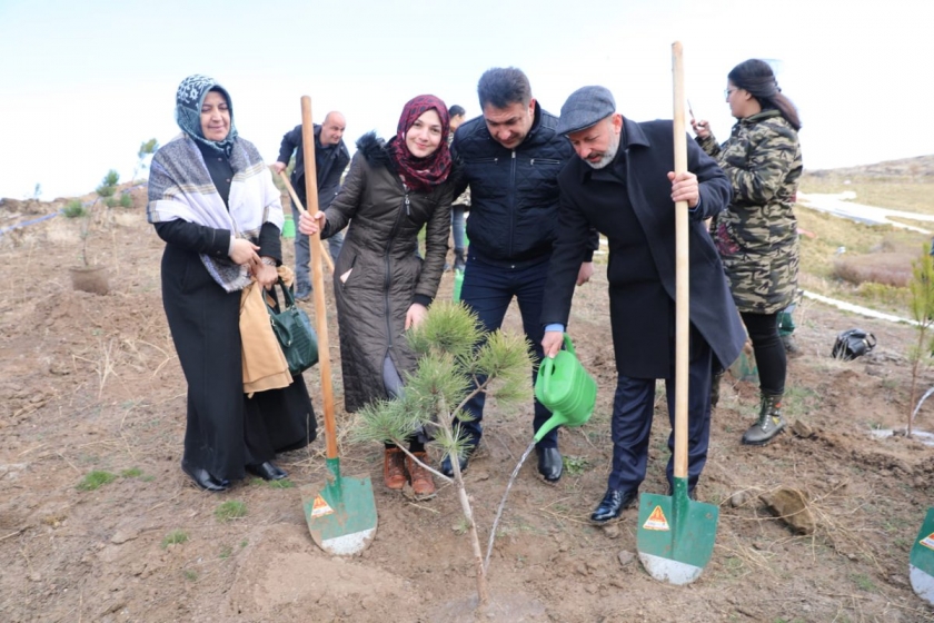 KOCASİNAN’DA ÇANAKKALE ŞEHİTLERİ ANISINA AĞAÇ DİKİLDİ