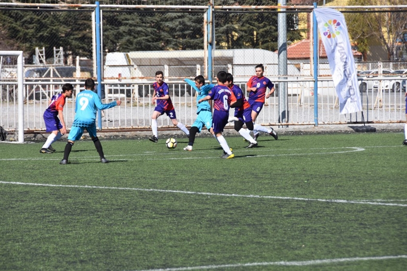 KOCASİNAN’DA ORTAOKULLAR ARASI FUTBOL TURNUVASI BAŞLADI