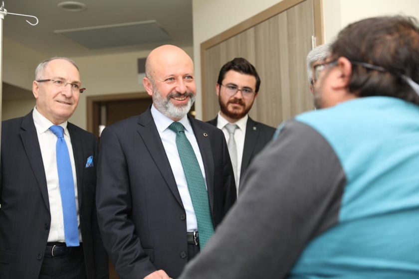 BAŞKAN ÇOLAKBAYRAKDAR’DAN HASTALARA MORAL ZİYARETİ