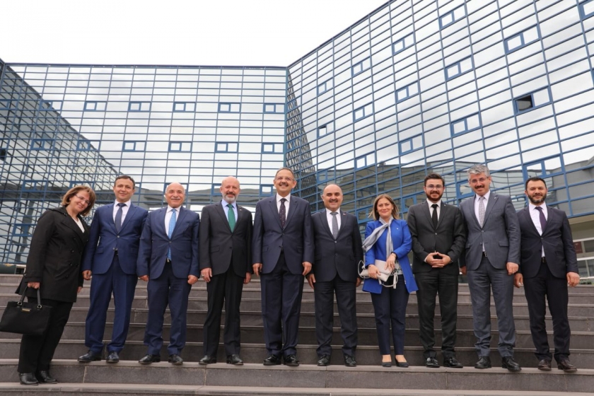 BAKAN ÖZHASEKİ, BAŞKAN ÇOLAKBAYRAKDAR’A BAŞARILAR DİLEDİ