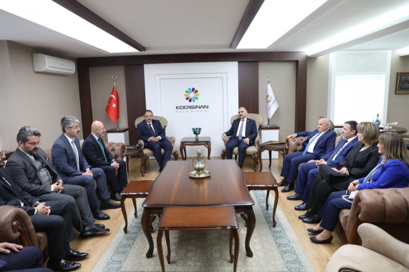 BAKAN ÖZHASEKİ, BAŞKAN ÇOLAKBAYRAKDAR’A BAŞARILAR DİLEDİ