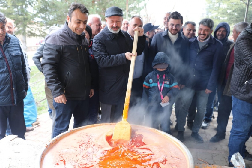 BAŞKAN ÇOLAKBAYRAKDAR, ŞÜKÜR SOFRASINDA VATANDAŞLARLA BULUŞTU